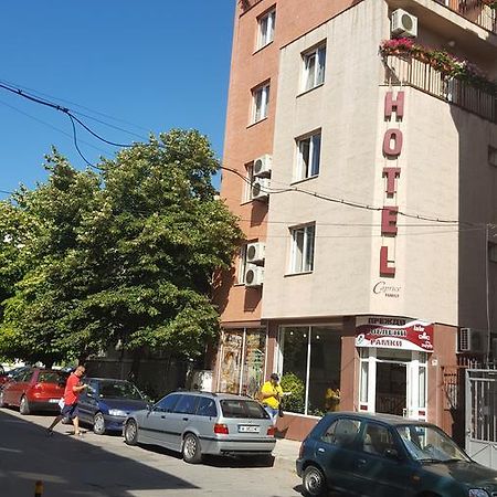 Caprice Family Hotel Varna Extérieur photo