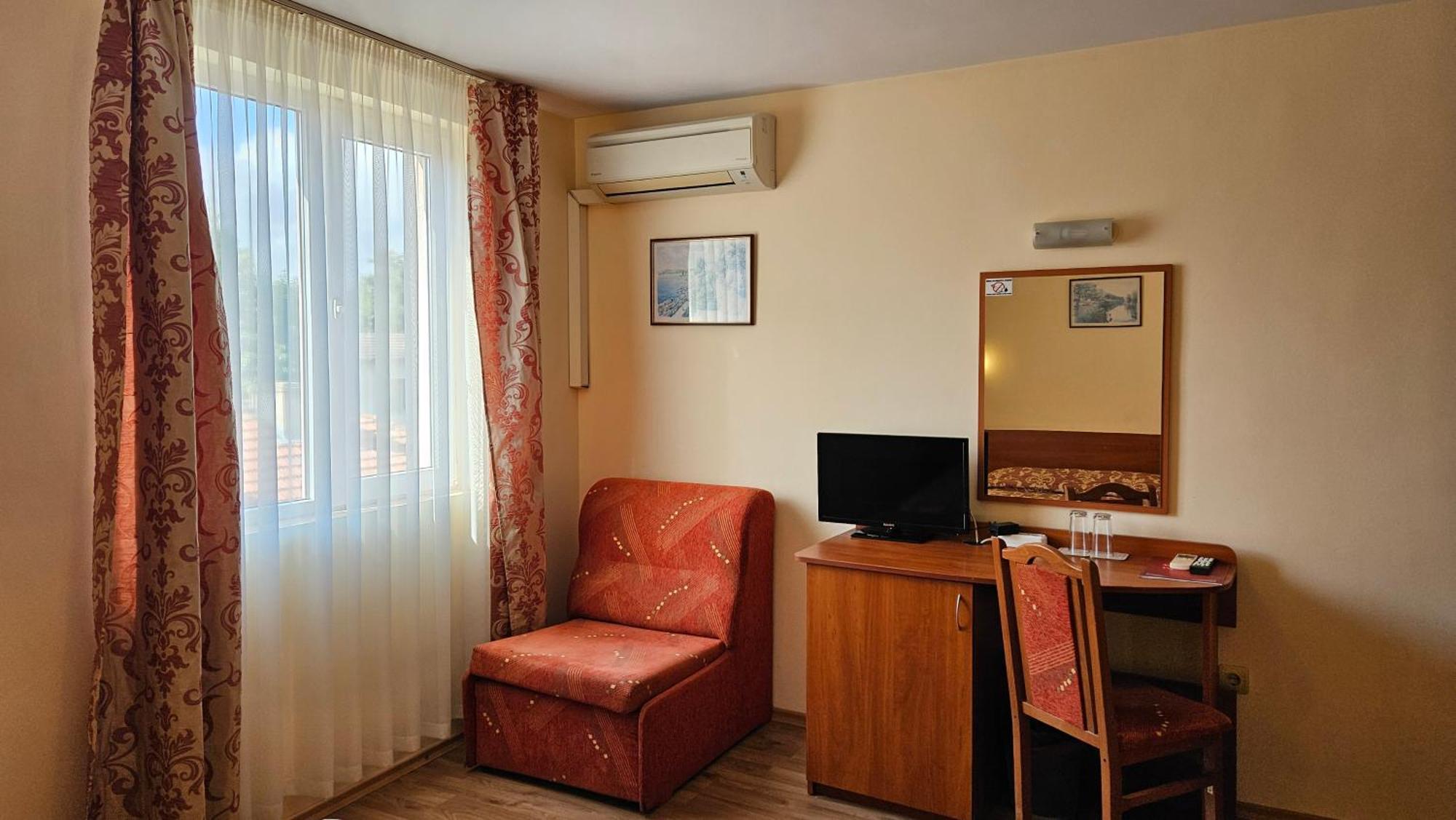 Caprice Family Hotel Varna Extérieur photo