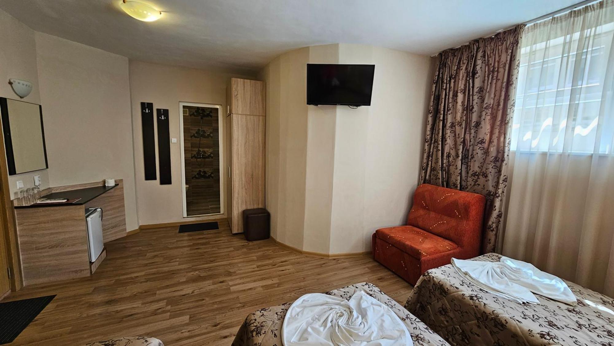 Caprice Family Hotel Varna Extérieur photo